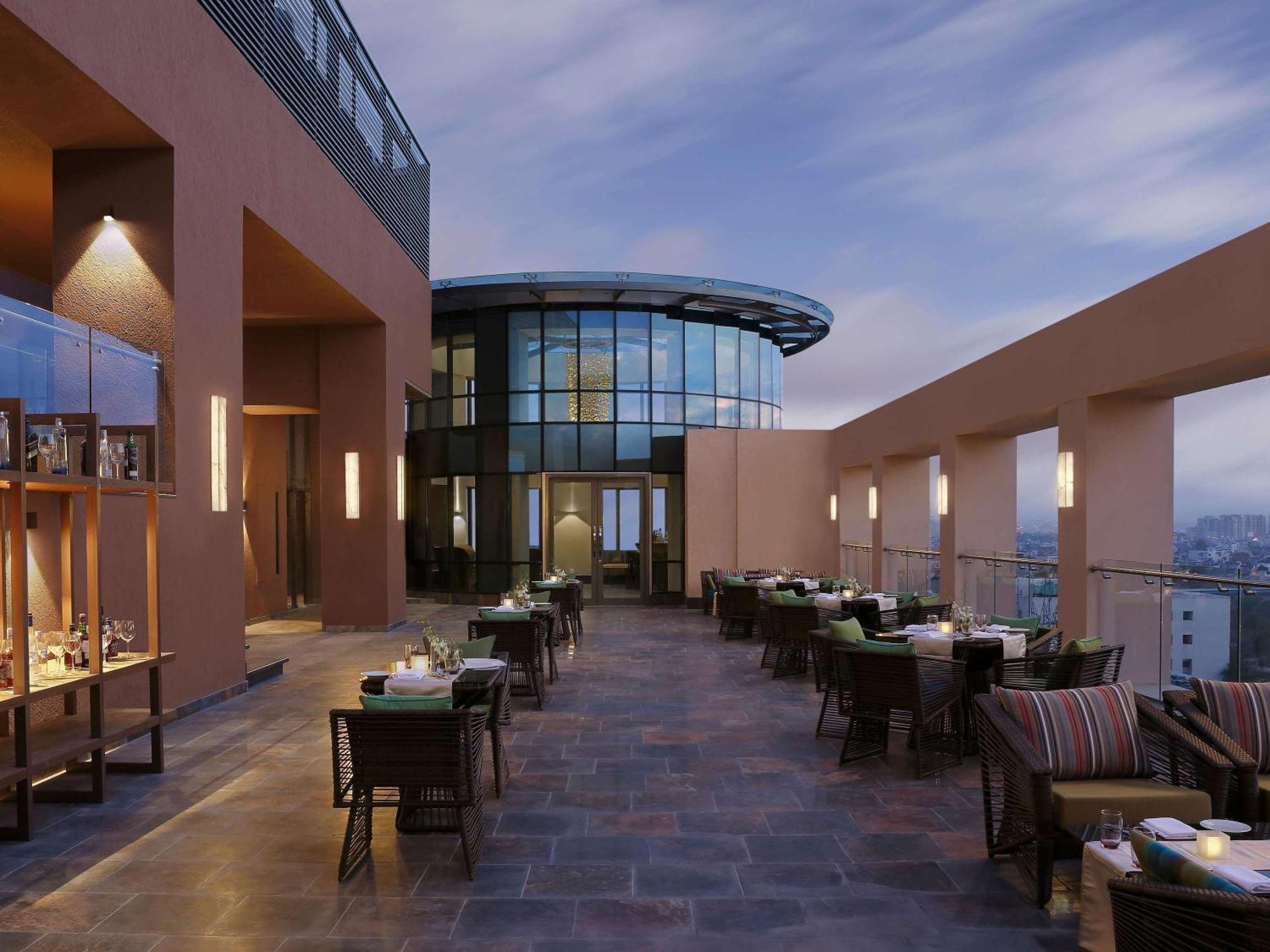 Novotel Lucknow Gomti Nagar Ngoại thất bức ảnh